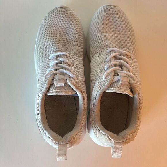 Nike White Sneakers Youth Size 6Y Running Shoes - Picture 5 of 8